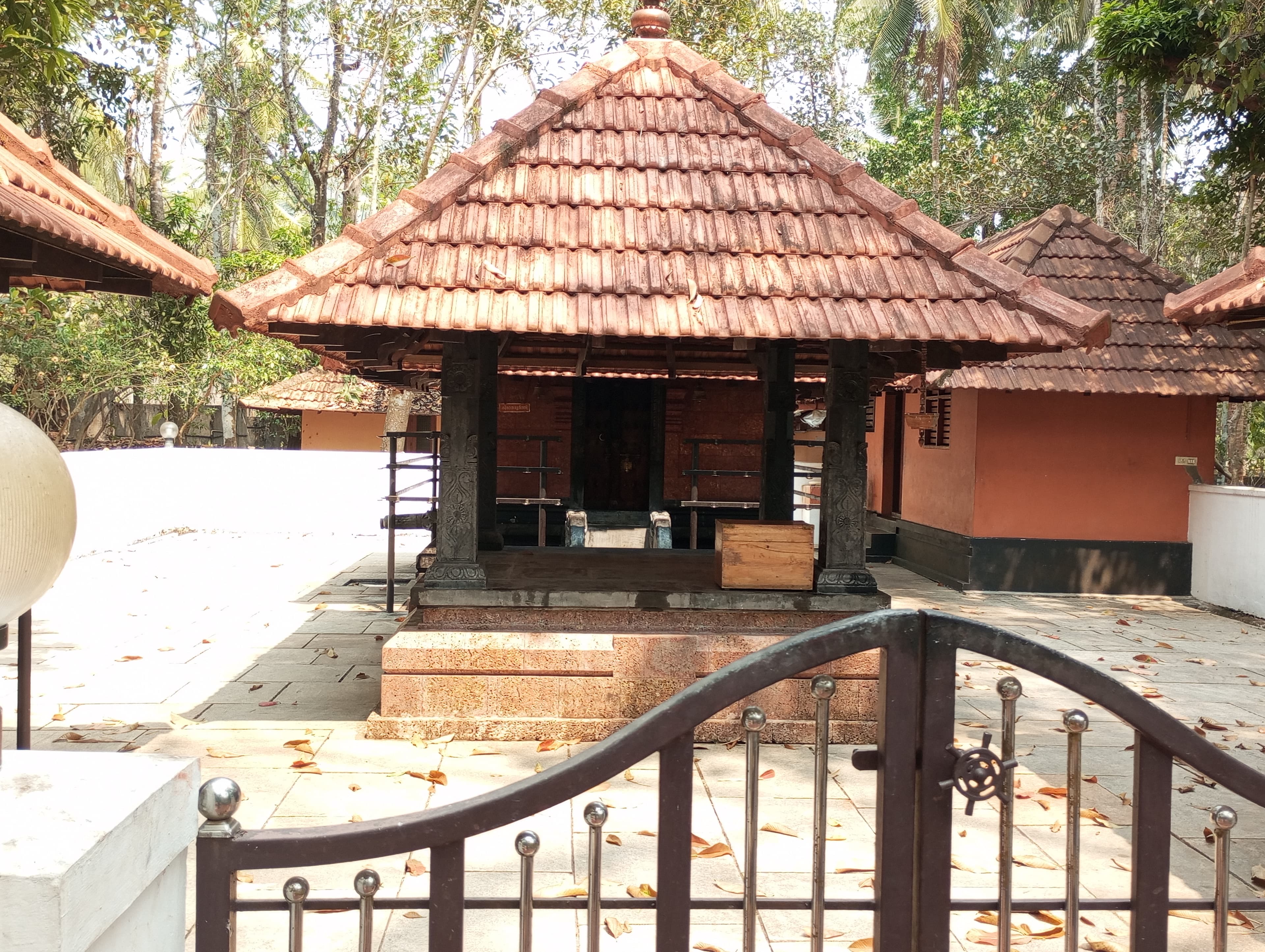 Sree Vallorakkavu Kirathamoorthi Temple gallery 3